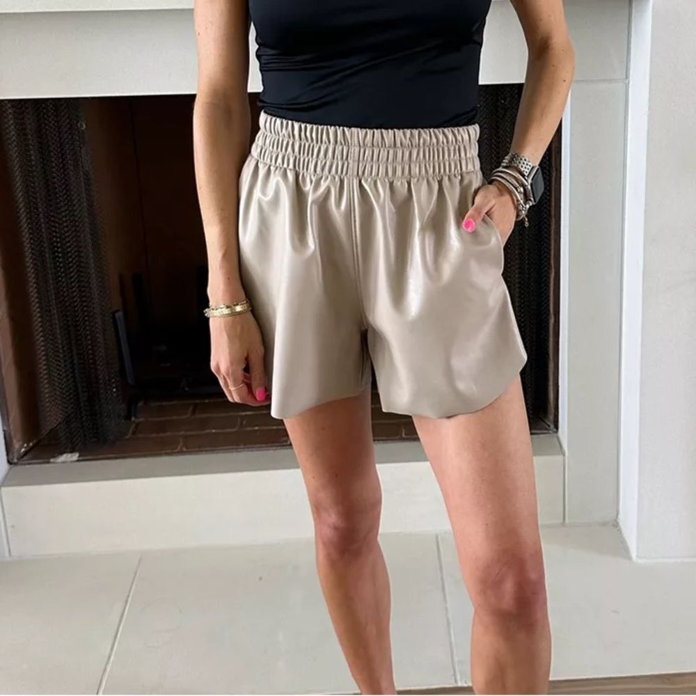 Abercrombie & Fitch Vegan Leather Dolphin- Hem Shorts Elastic Waist Taupe Sz M - Picture 3 of 10